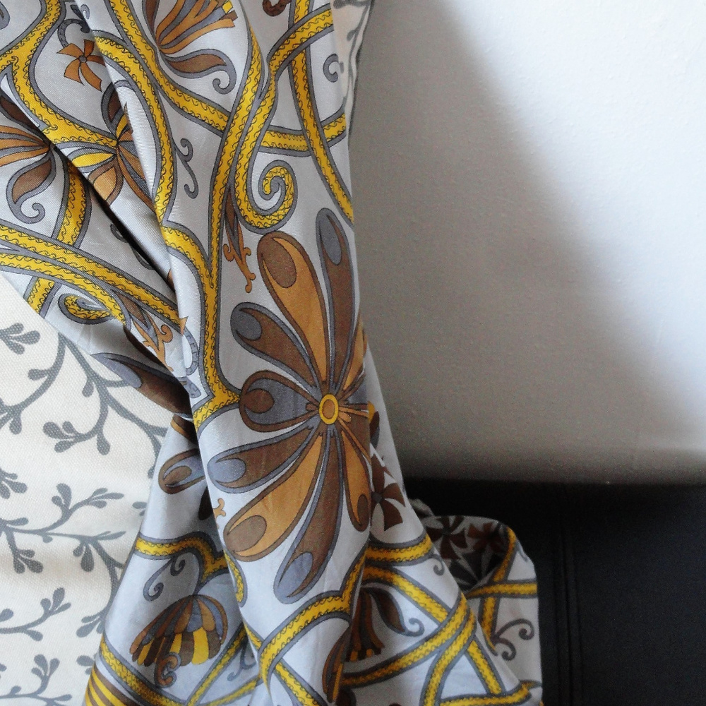 *~Vintage 100% Silk Scarf~*